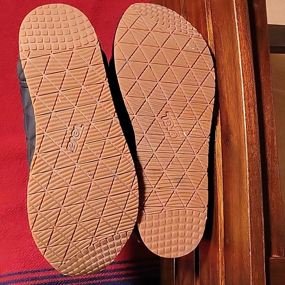 Teva Ember Black Slippers Booties - Picture 9 of 9